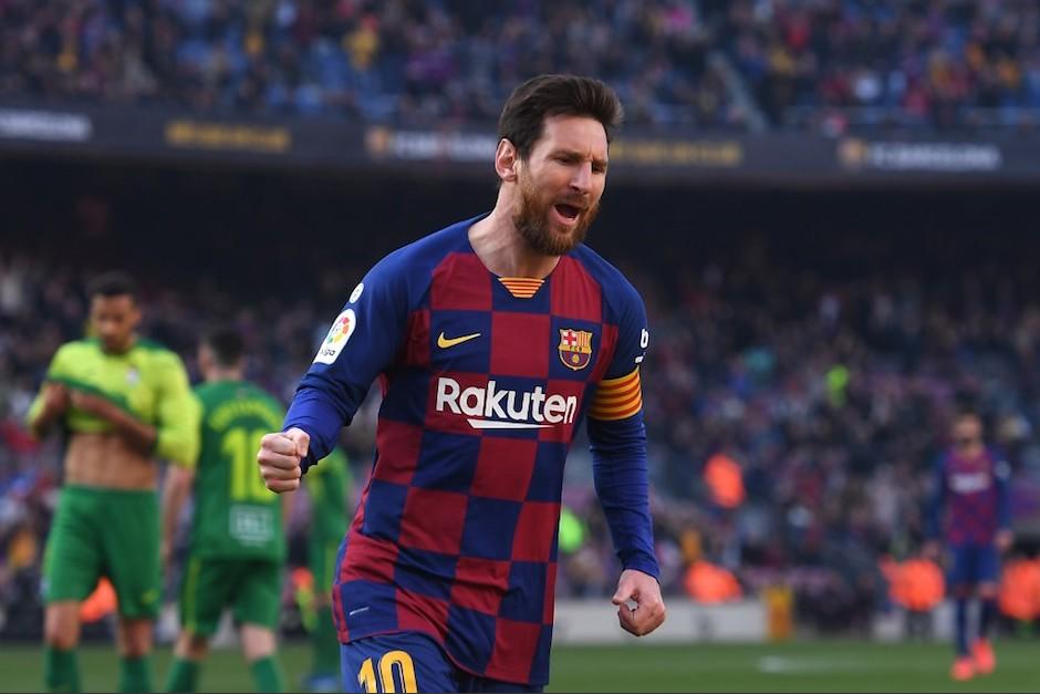 Lionel Messi festeja sus tres anotaciones ante el Eibar, en el Camp Nou. (Foto: AFP)