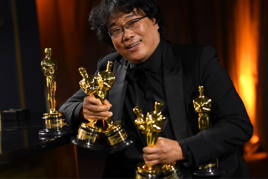 El director coreano destacó el trabajo que ha realizado el cineasta guatemalteco. (Foto: AFP)