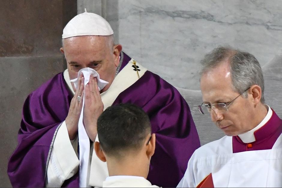 El papa Francisco se mostró agripado durante las actividades del Miércoles de Ceniza. (Foto: AFP)