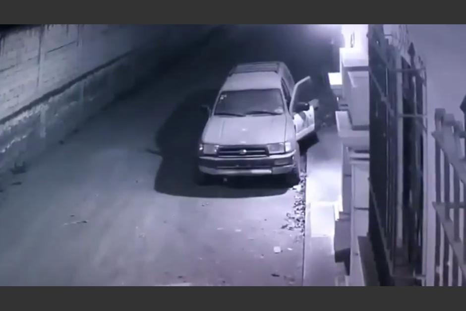 El incidente se produjo en horas de la madrugada en un área que cuenta con escasa vigilancia. (Captura Video)