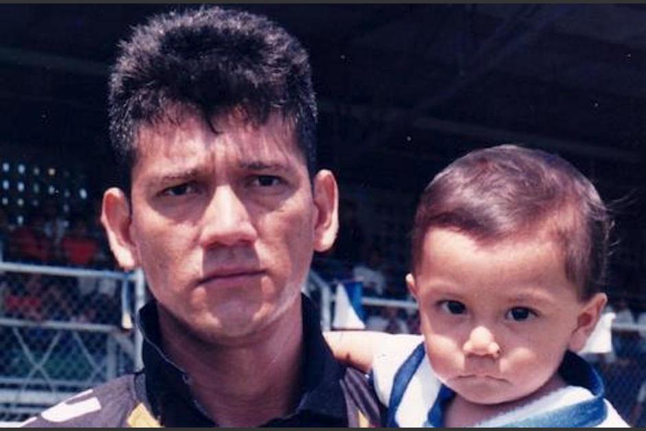 Danny Ortiz junto a su hijo en una foto para el recuerdo. (Foto: Facebook)