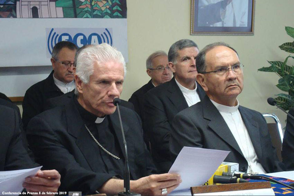 Gonzalo de Villa (izquieda) ha ocupado varios cargos dentro de la Iglesia Católica en Guatemala. (Foto: Conferencia Episcopal de Guatemala)