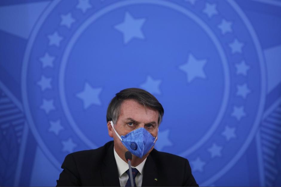 Jair Bolsonaro deberá permanecer en aislamiento tras dar positivo a la segunda prueba de Covid-19 a la que se sometió. (Foto: AFP)