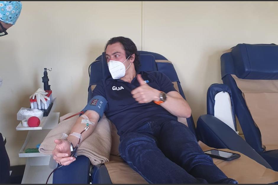 El ultramaratonista de montaña, Charlie Sarmientos, donó su plasma para ayudar a los enfermos críticos con Covid-19. (Foto: Hospital Roosevelt)