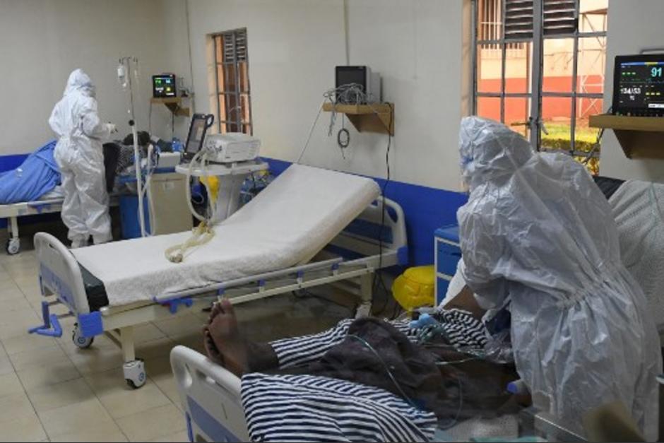 El Ministerio de Salud sólo cuenta con el 5% de camas disponibles para atender pacientes críticos de Covid-19. (Foto: AFP)