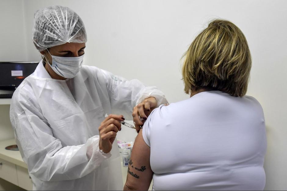 FIFARMA llevó a cabo el encuentro de los representantes de las compañías que desarrollan las vacunas contra el Covid-19. (Foto: AFP)