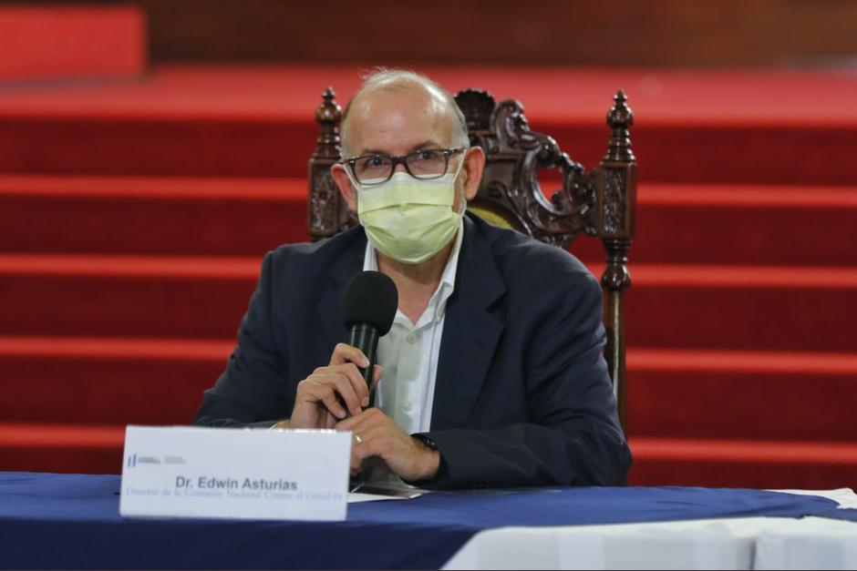 El director de la Comisión Presidencial para atender la Crisis del Covid-19, Edwin Asturias, participó en la conferencia de prensa de Salud. (Foto: MSPAS)