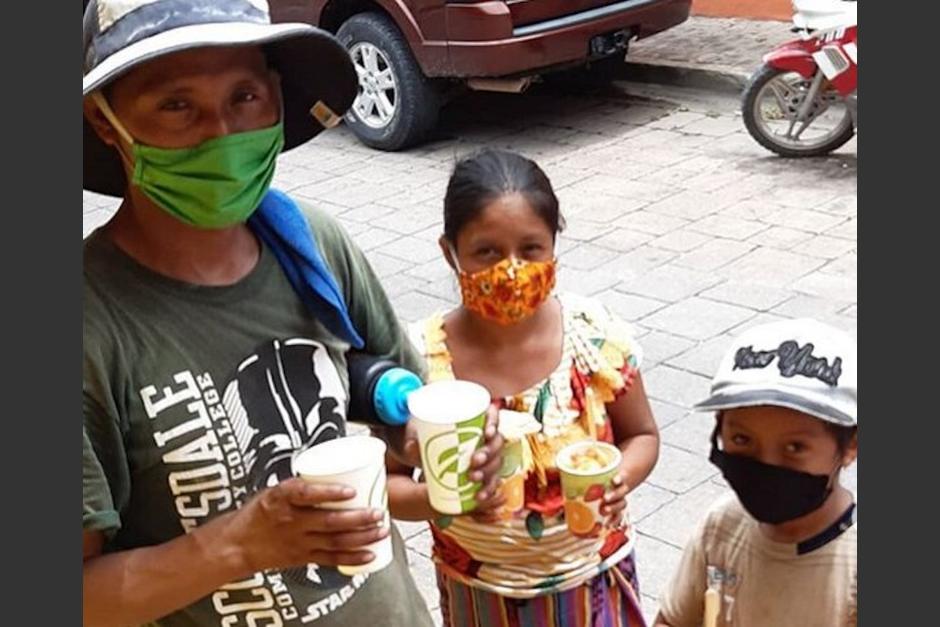 Macuy Café se unió al servicio de la Olla Comunitaria y brinda comida a personas en crisis en Petén. (Foto: Macuy Café)