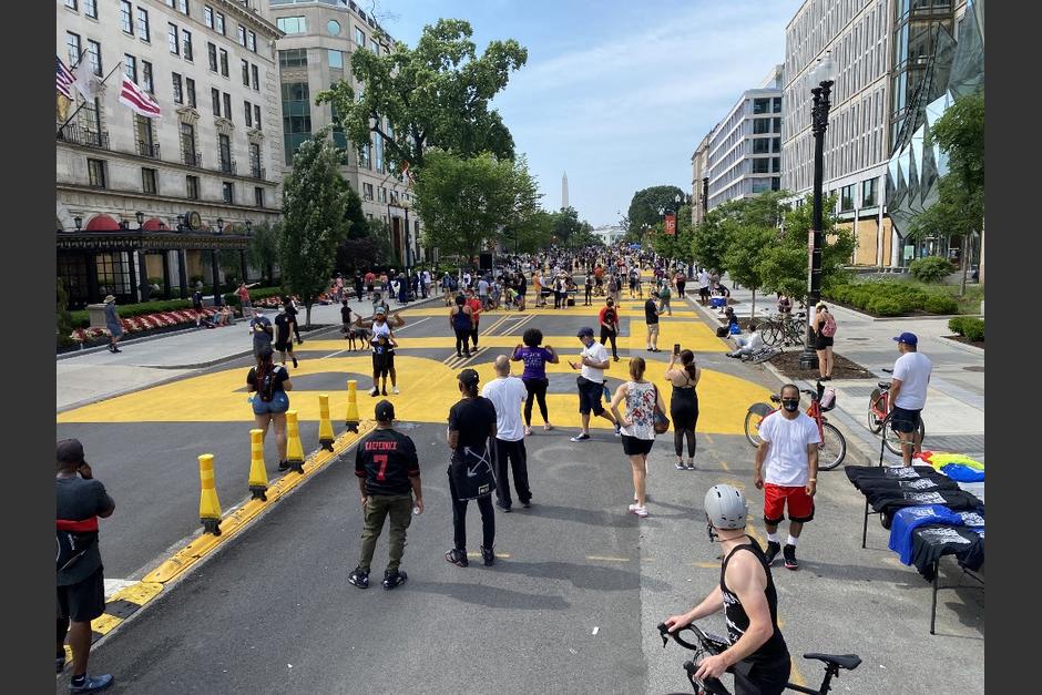 La calle en la que se produjo los incidentes entre fuerzas estatales y manifestantes cambió de nombre para honrar las manifestaciones. (Foto: AFP)