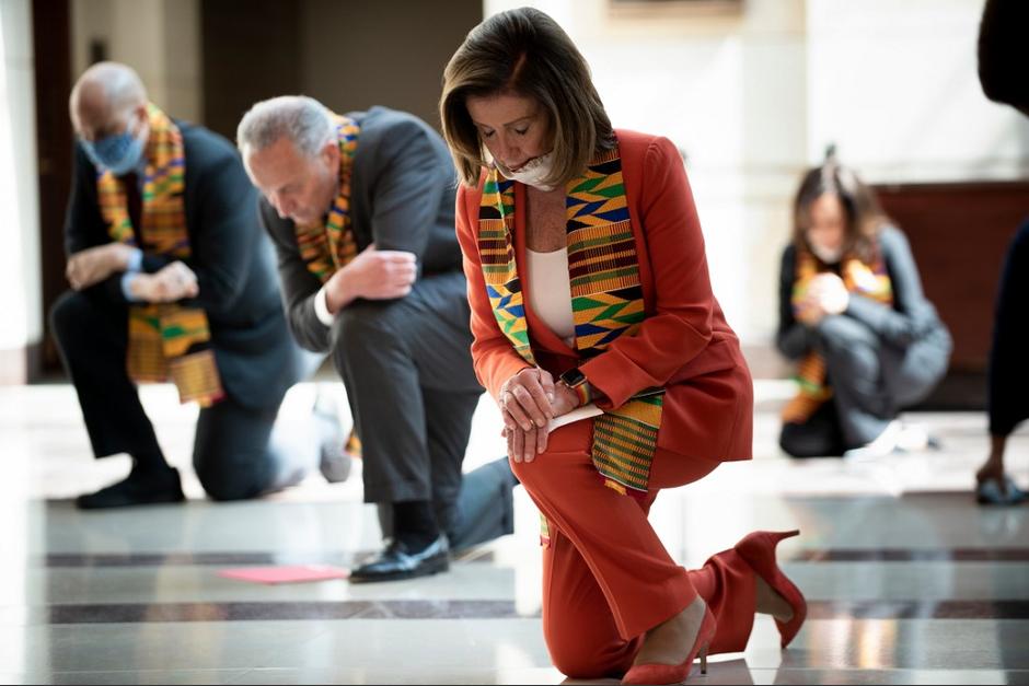 Nancy Pelosi, presidenta demócrata en el Congreso, encabezó el homenaje. (Foto: AFP)