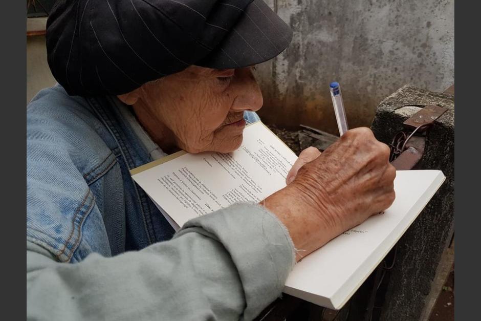 La pensión propuesta para la escritora guatemalteca es de 5,000 quetzales. (Foto: Bancada Semilla)