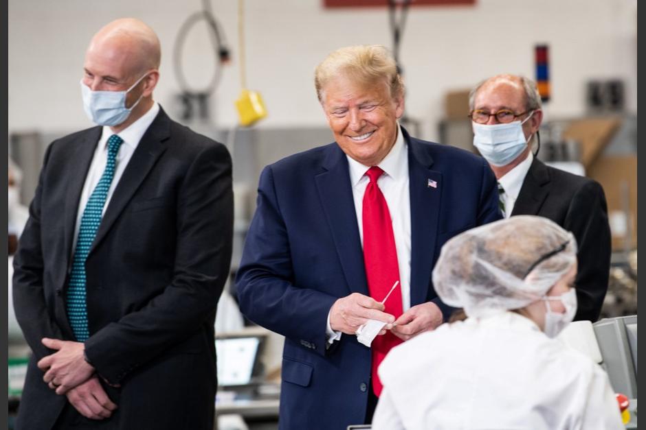 Las pruebas creadas durante la visita de Trump a la fábrica no podrán ser utilizadas para detectar el nuevo coronavirus. (Foto: AFP)