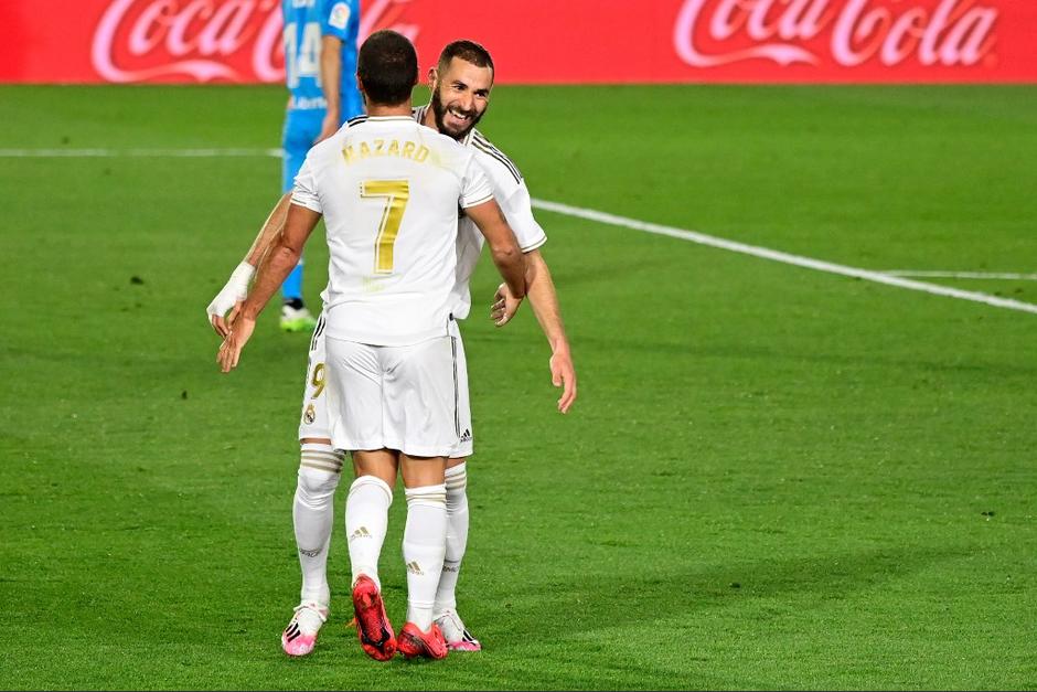 Benzema y Hazard se combinaron para lograr la apertura de la victoria del Real Madrid. (Foto: AFP)