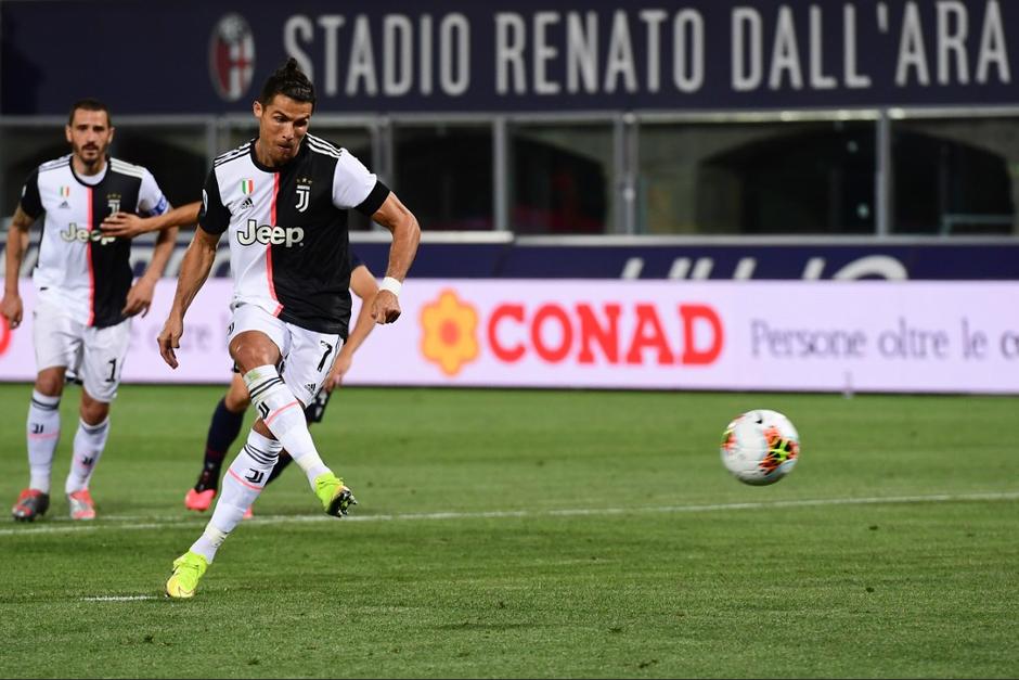 Cristiano Ronaldo anotó por la vía del penal y esta vez no falló su tiro como le ocurrió en la Coppa Italia. (Foto: AFP)