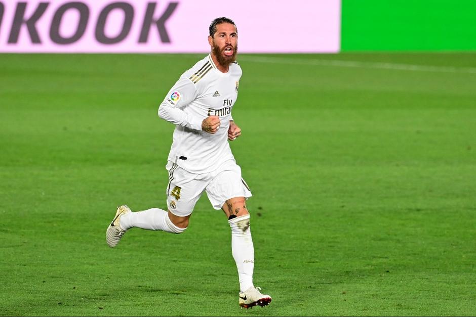 Sergio Ramos marcó un golazo de tiro libre para marcar el segundo gol del Madrid en el partido. (Foto: AFP)