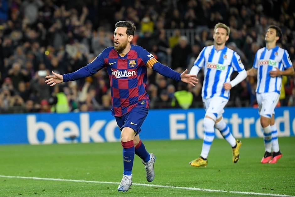 Messi festeja su gol polémico con el que el Barcelona ganó el partido. (Foto: AFP)