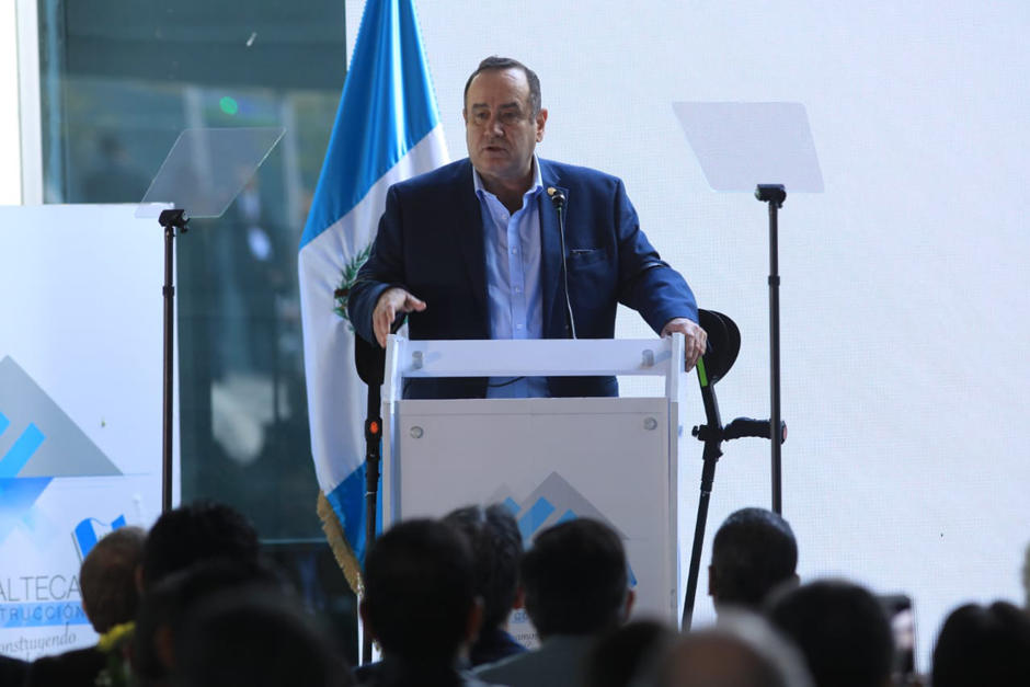 El presidente Alejandro Giamamttei anunció este miércoles que su Gobierno está listo para presentar reformas constitucionales al sector justicia. (Foto: Agencia Guatemalteca de Noticias)