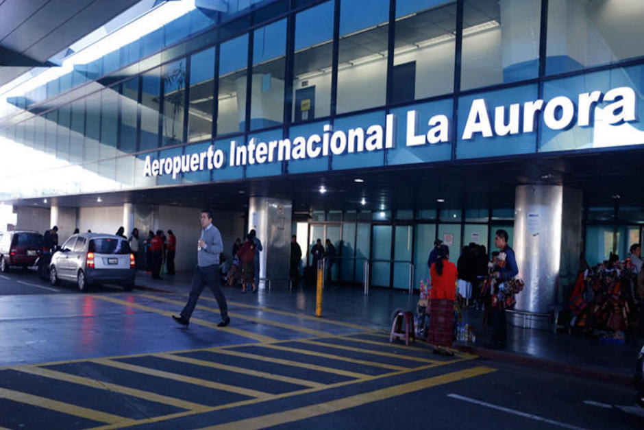 El Aeropuerto Internacional La Aurora no recibirá vuelos internacionales, según el mandato del presidente Alejandro Giammattei. (Foto: Archivo/Soy502)