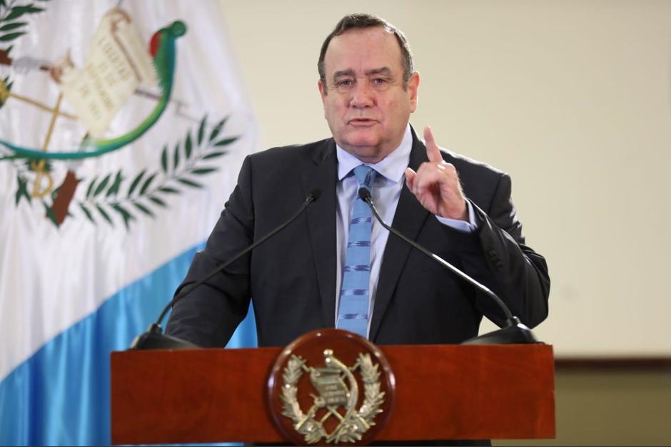El presidente Alejandro Giammattei realizó un nuevo mensaje a la nación, en donde informó de más restricciones para evitar la propagación del COVID-19. (Foto: SCSP)