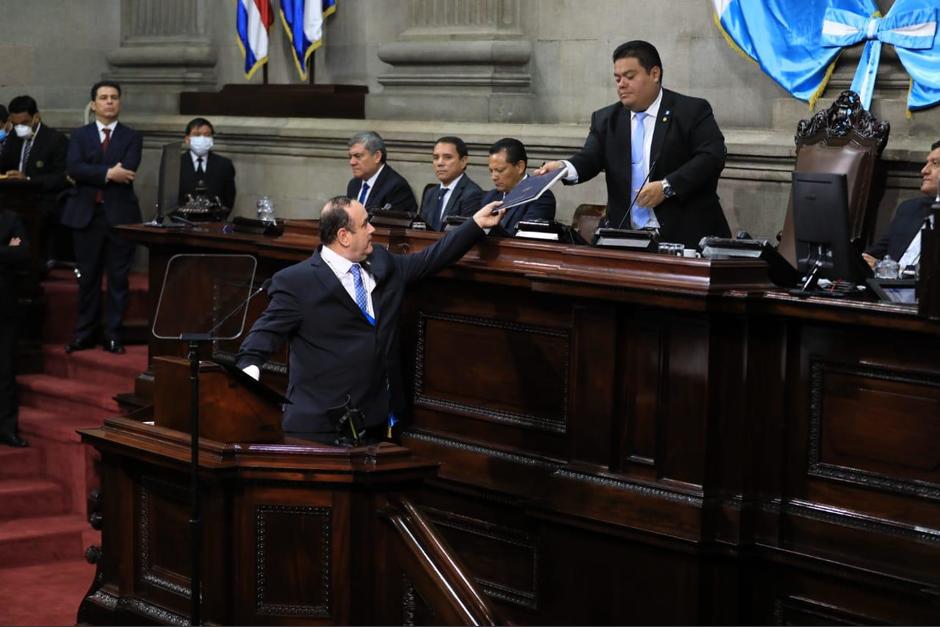 El presidente Alejandro Giammattei presentó una propuesta de ampliación presupuestaria al Congreso. (Foto: SCSP)