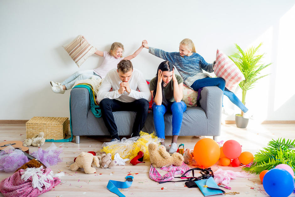Estos consejos pueden ayudarte a evitar el estrés mientras trabajas y cuidas a los niños desde casa. (Foto: Bebés y más)
