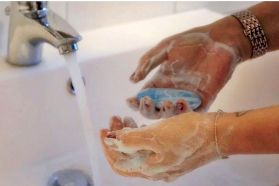 Es importante que no te laves las manos con joyas. (Foto: Pixabay)