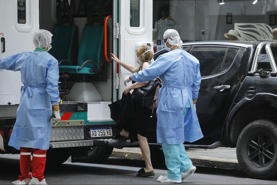 Los hospitales no se dan a basto para atender a los afectados por pandemia. (Foto: AFP)&nbsp;