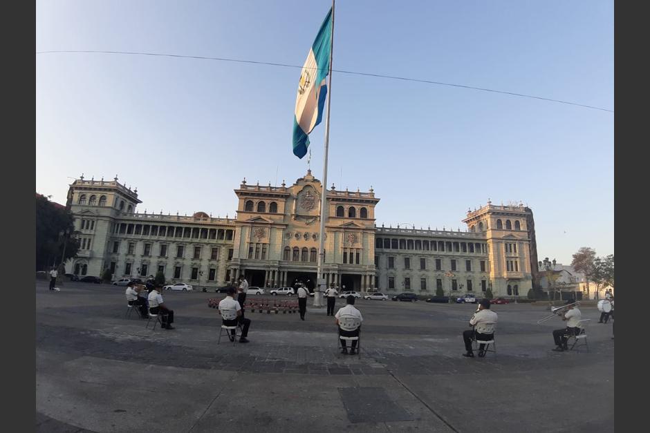 La Banda Marcial de la PNC entonó el Himno Nacional en la Plaza de la Constitución. (Foto: PNC)