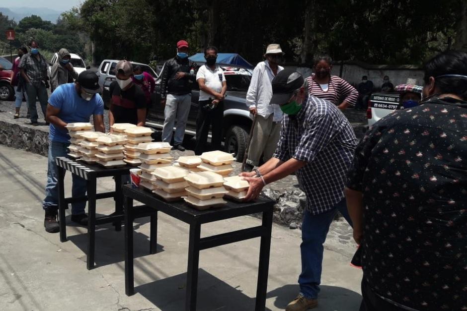 Banderas Blancas Sacatepéquez reparte almuerzos solidarios en Antigua Guatemala. (Foto:&nbsp;Banderas Blancas Sac)