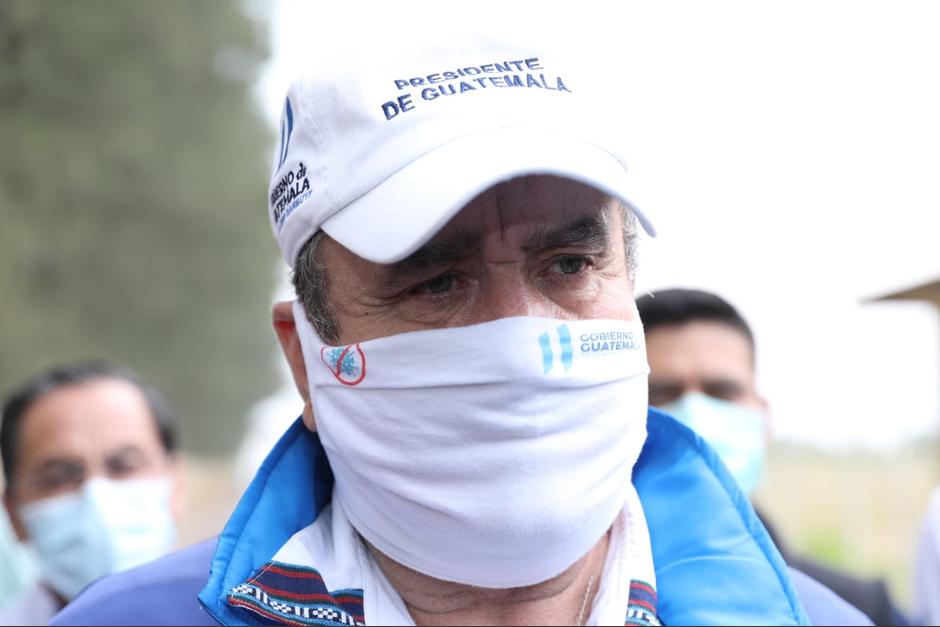 El presidente Alejandro Giammattei retiró el cordón sanitario en Patzún, Chimaltenango. (Foto: SCSP)&nbsp;