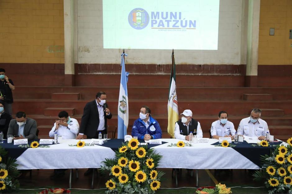 El presidente Alejandro Giammattei participó en el levantamiento del cordón sanitario en el municipio de Patzún, en Chimaltenango. (Foto: SCSP)