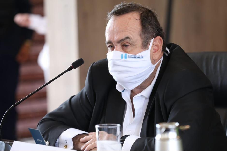 El presidente Alejandro Giammattei decidió endurecer las medidas sanitarias para contener la propagación del Covid-19 en el país. (Foto: Archivo/Soy502)