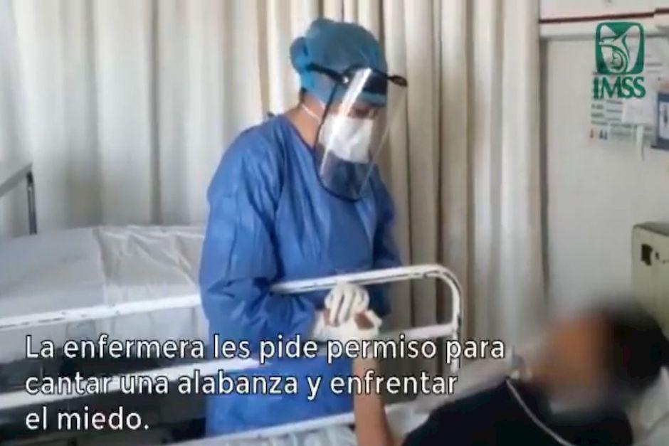 Una enfermera mexicana se volvió viral por cantarle a sus pacientes en un hospital del Seguro Social de México. (Foto: Milenio)
