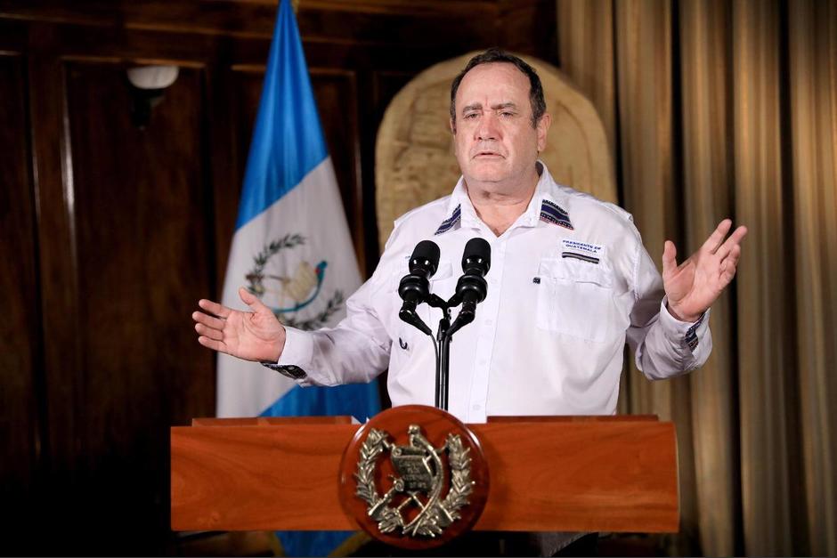 Giammattei aseguró que los asintomáticos o pacientes con síntomas leves son quienes serán trasladados a hoteles. (Foto: Gobierno de Guatemala)