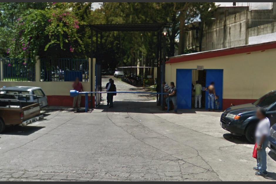 El Ministerio de Salud trasladó a 17 pacientes contagiados de Covid-19 al hospital San Vicente de Paúl, ubicado en la zona 7 capitalina. (Foto: Google)