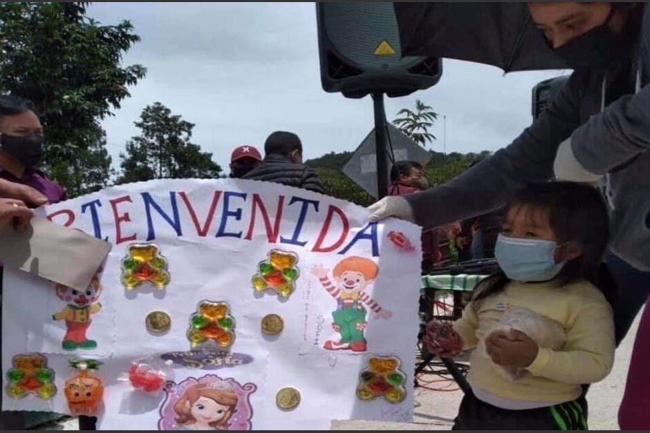 Sofía López Chavez de tres años se recuperó del Covid-19 y volvió a su casa donde fue recibido con mucho cariño por familiares y vecinos. (Foto: Noticias Sololá)