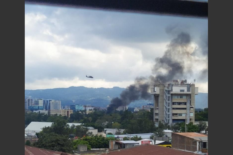 Una avioneta cayó en un sector de la zona 9. (Foto: Twitter Victor Bolaños)&nbsp;