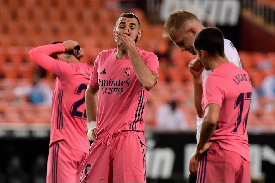 La expresión de karim Benzema tras finalizar el encuentro 4-1 ante Valencia. (Foto: AFP)