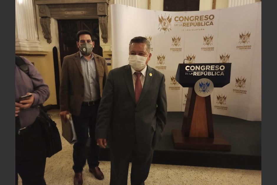 El ministro de Desarrollo Social esperó en una oficina del Congreso para ser interpelado. (Foto: Wilder López/Soy502)