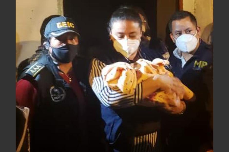 Las autoridades adelantaron sobre el rescate de la bebé secuestrada el viernes en zona 5. (Foto: PNC)