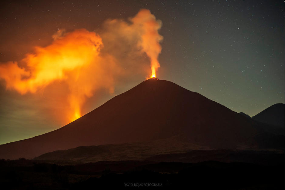 En redes sociales el fotógrafo David Rojas compartió impresionantes imágenes del volcán Pacaya. (Foto: Twitter/@DavidRojasGt)&nbsp;