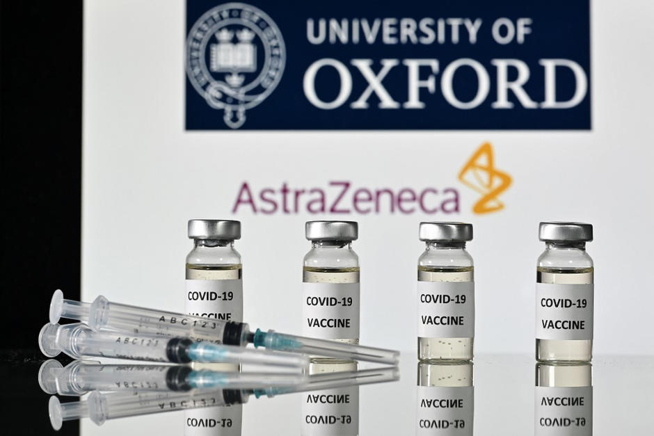 La vacuna desarrollada por la universidad de Oxford y la farmacéutica AstraZeneca, en Inglaterra, informaron sobre la efectividad de su vacuna contra el Covid-19. (Foto: AFP)