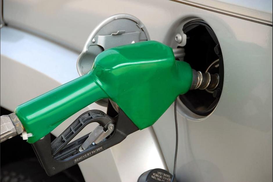 Con estos consejos podrás ahorrar gasolina mientras utilizas tu auto. (Foto: Piqsels)