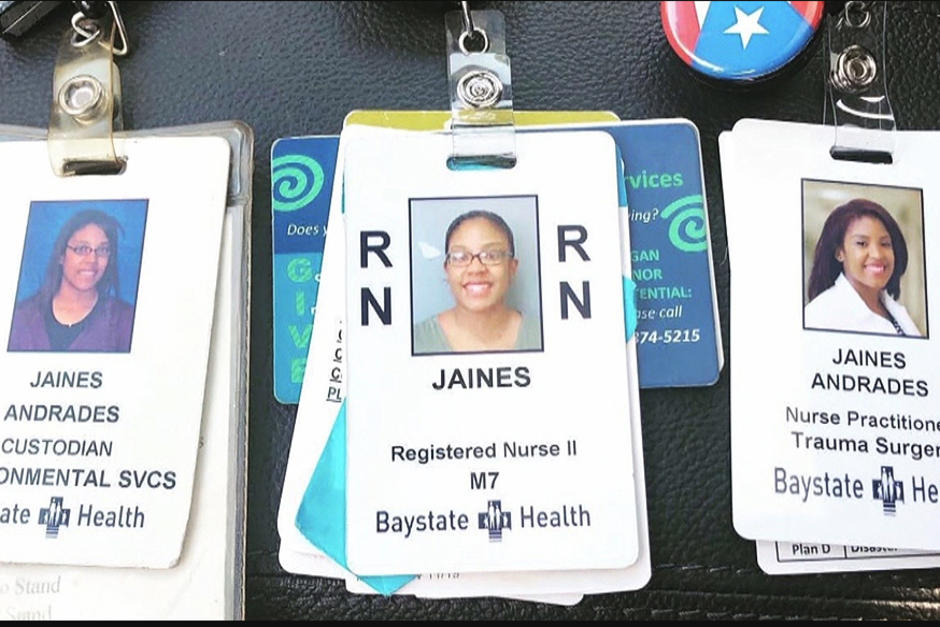 Jaines Andrade compartió en sus redes sociales sus tres gafetes en el que se le ve como conserje de un hospital hasta su nuevo puesto como enfermera. (Foto: CNN)