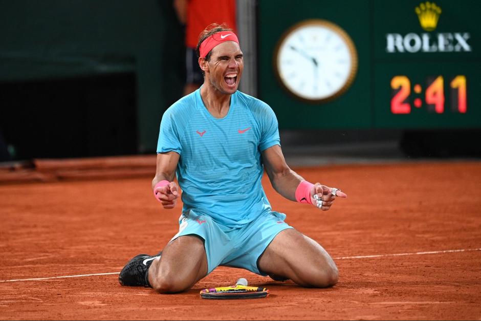 Rafael Nadal se impuso categóricamente sobre Novak Djokovic en Roland Garros. (Foto: AFP)