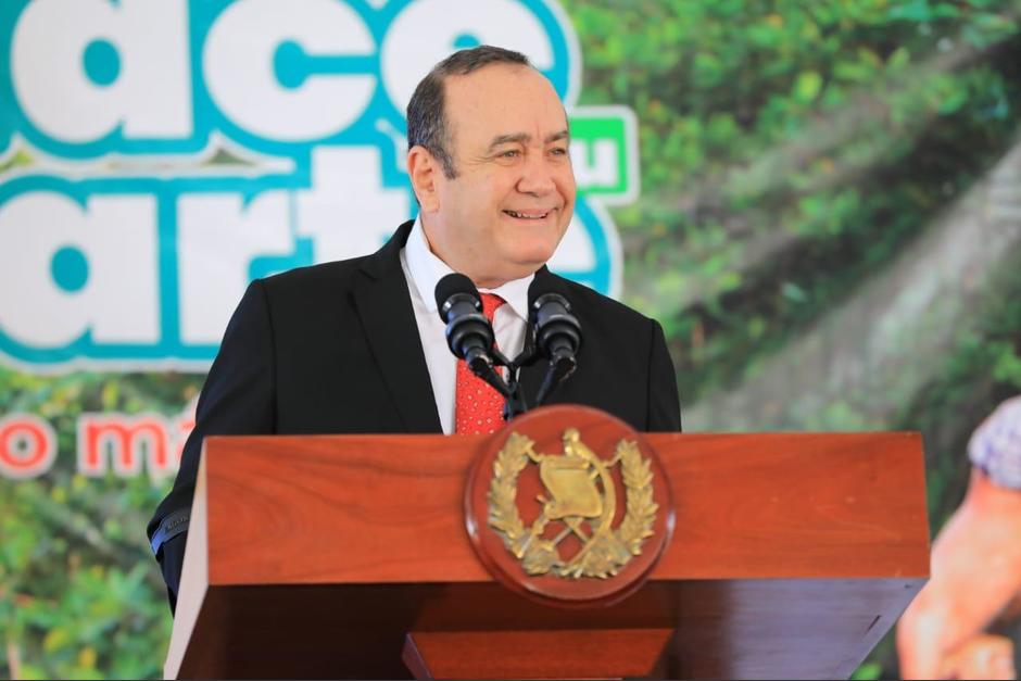 El presidente Alejandro Giammattei participó en el lanzamiento de la campaña "Hace tu parte, no más basura". (Foto: Presidencia)