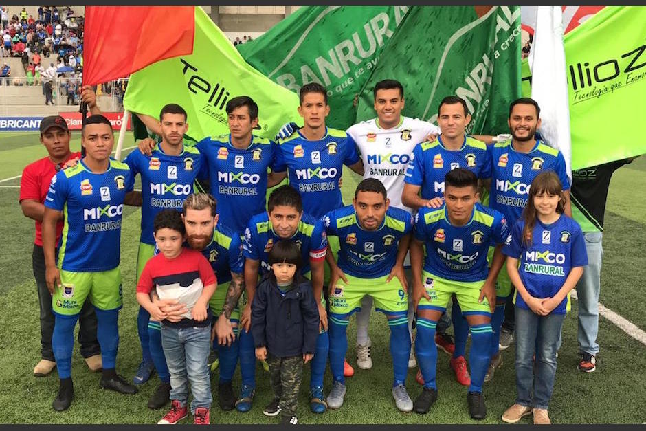 La mayoría de los jugadores que ascendieron a Mixco no recibieron el premio que prometió Neto Bran, según el Sindicato de Futbolistas. (Foto: Archivo)