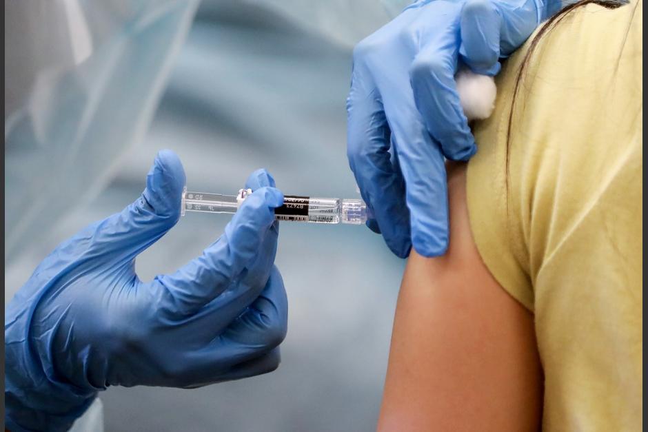 La empresa avanza en la producción de la vacuna contra el covid-19. (Foto: AFP)&nbsp;
