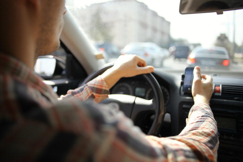 Por estas faltas a la ley de tránsito las autoridades pueden multarte. (Foto: Shutterstock)