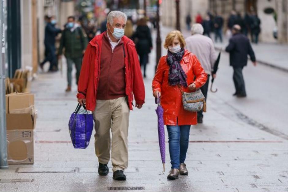 Un nuevo récord de contagios de coronavirus obligó a España a cerrar de nuevo. (Foto: AFP)